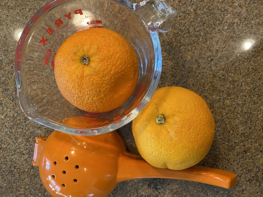 Squeeze juice from oranges 