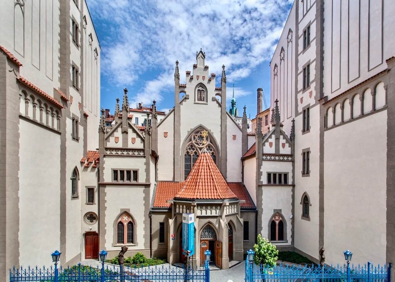 Пражской синагоги. Староновая синагога в Праге. Синагога Майзеля. Майзелова синагога в Праге. Еврейский квартал в Праге синагоги.
